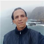 Titulado en educación primaria con 10 años de experiencia